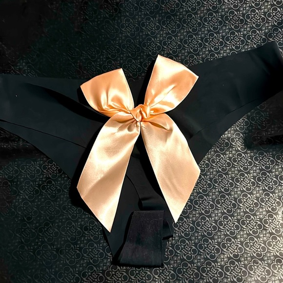 IZA Thong Second Skin Blush Pink Satin Bow Stretchy Smooth Christmas Panties - Picture 10 of 13